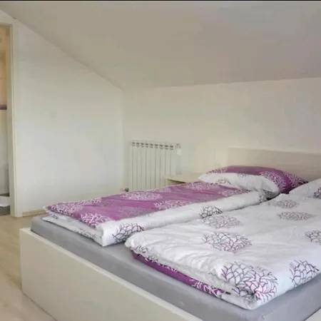 ゲストハウス Urnebes ザダル